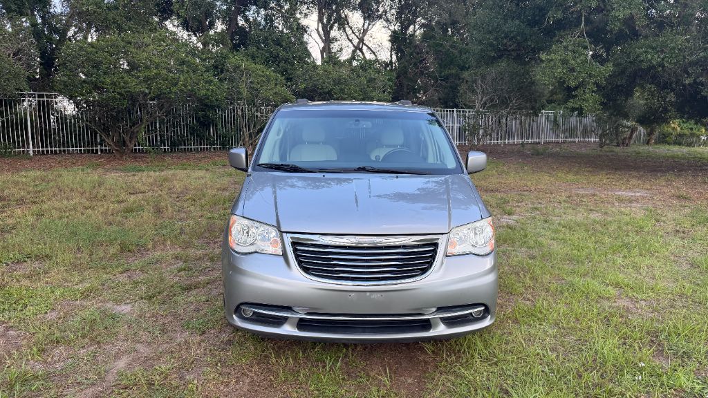 2016 Chrysler Town & Country - $9,387