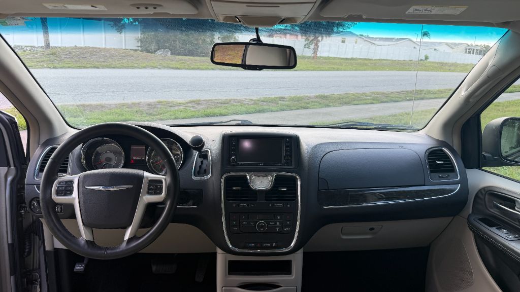 2016 Chrysler Town & Country - $9,387