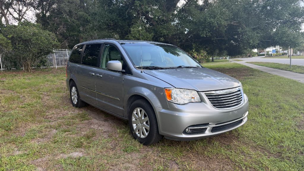 2016 Chrysler Town & Country - $9,387