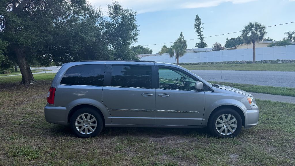 2016 Chrysler Town & Country - $9,387