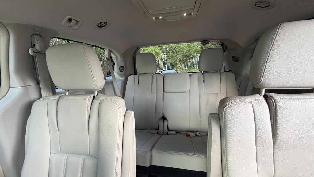 2016 Chrysler Town & Country - $9,387
