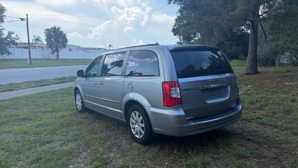 2016 Chrysler Town & Country - $9,387