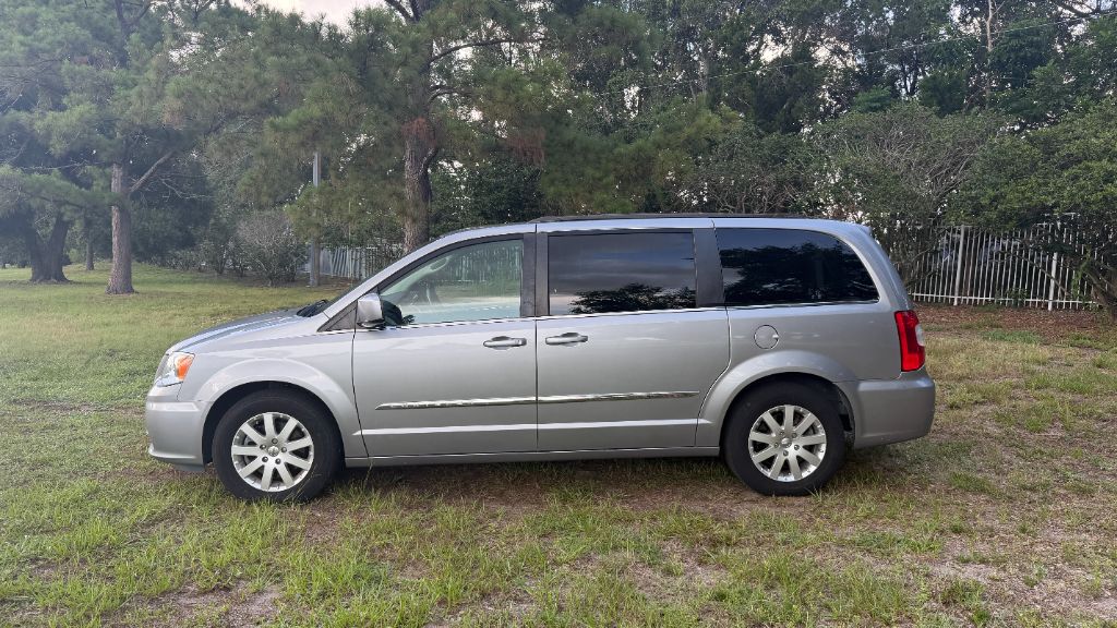 2016 Chrysler Town & Country - $9,387