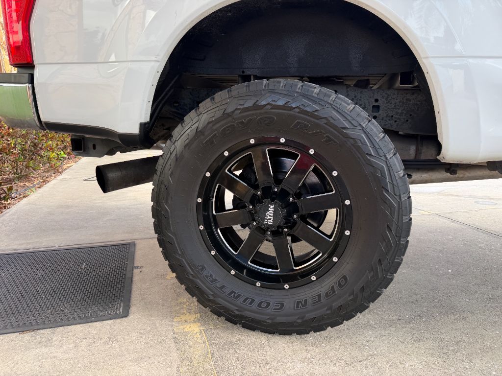 2017 Ford F-250 - $27,296