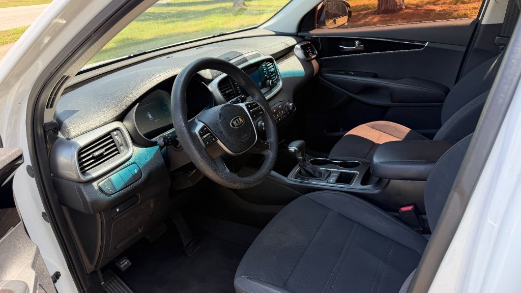 2020 Kia Sorento - $15,397