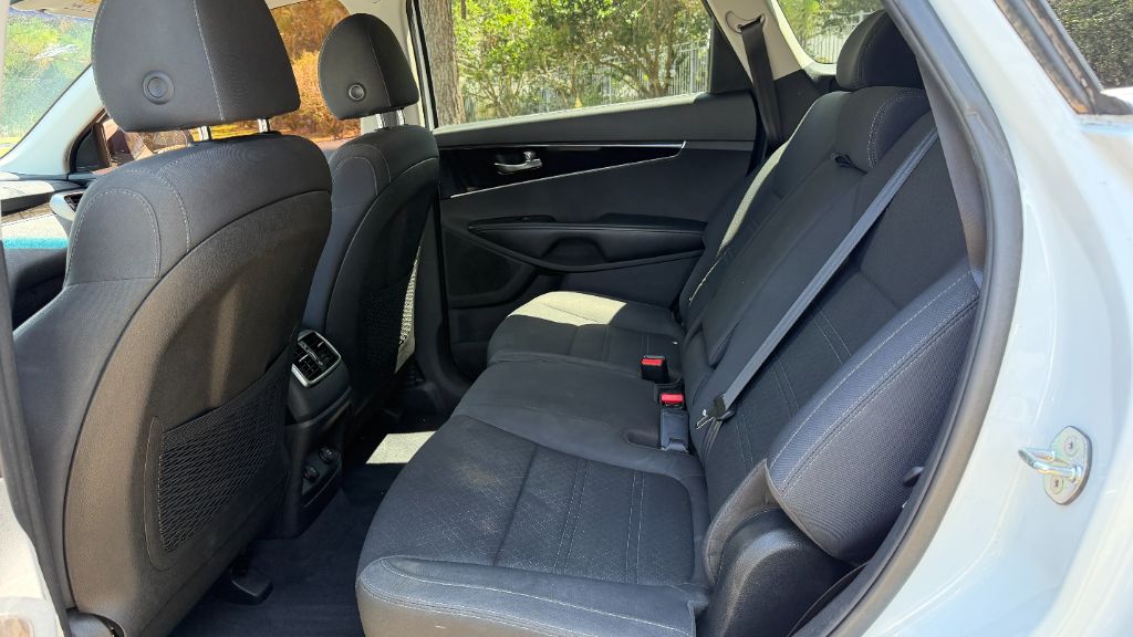 2020 Kia Sorento - $15,397