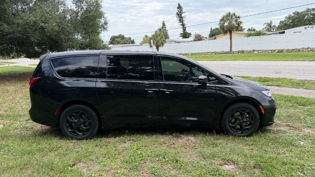 2022 Chrysler Pacifica - $25,397