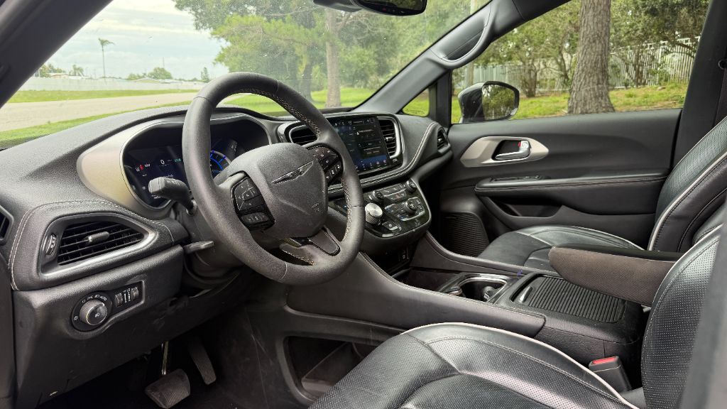 2022 Chrysler Pacifica - $25,397