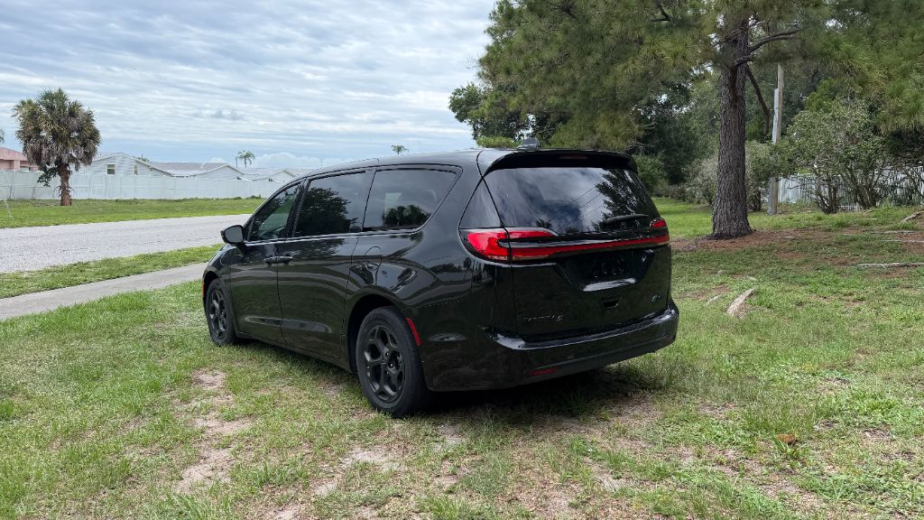 2022 Chrysler Pacifica - $25,397