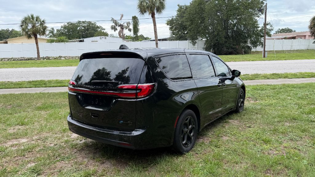 2022 Chrysler Pacifica - $25,397