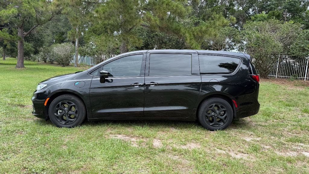 2022 Chrysler Pacifica - $25,397