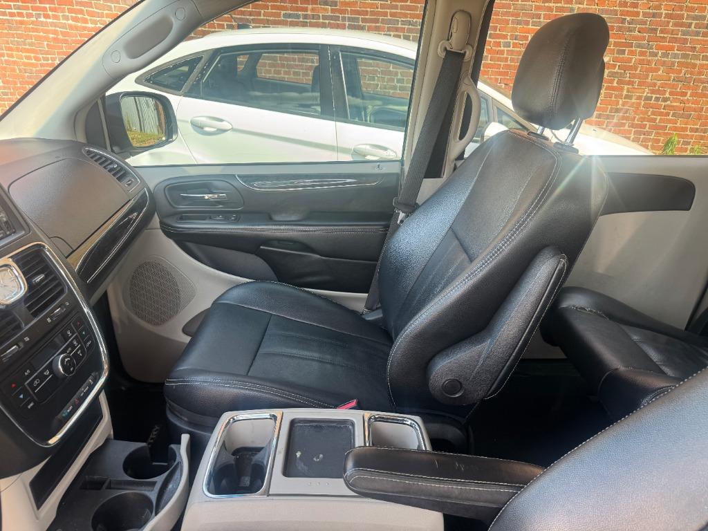 2012 Chrysler Town And Country - $6,500