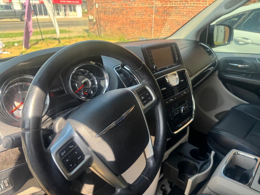 2012 Chrysler Town And Country - $6,500