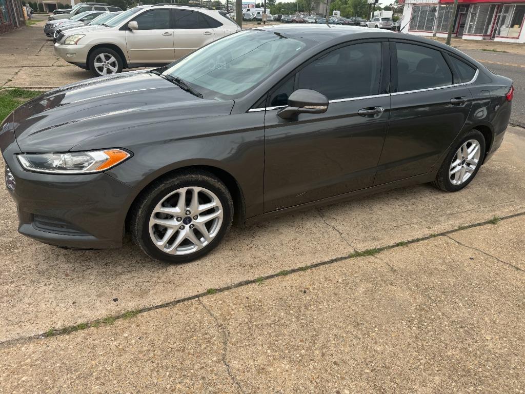 2016 Ford Fusion SE photo