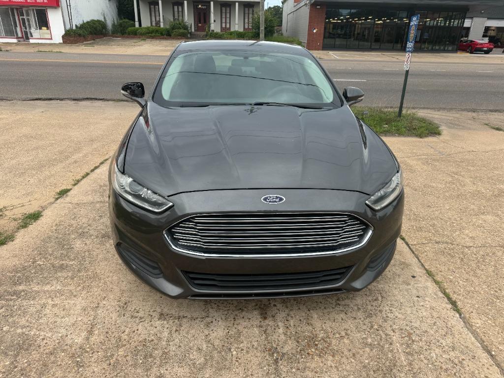 2016 Ford Fusion SE photo