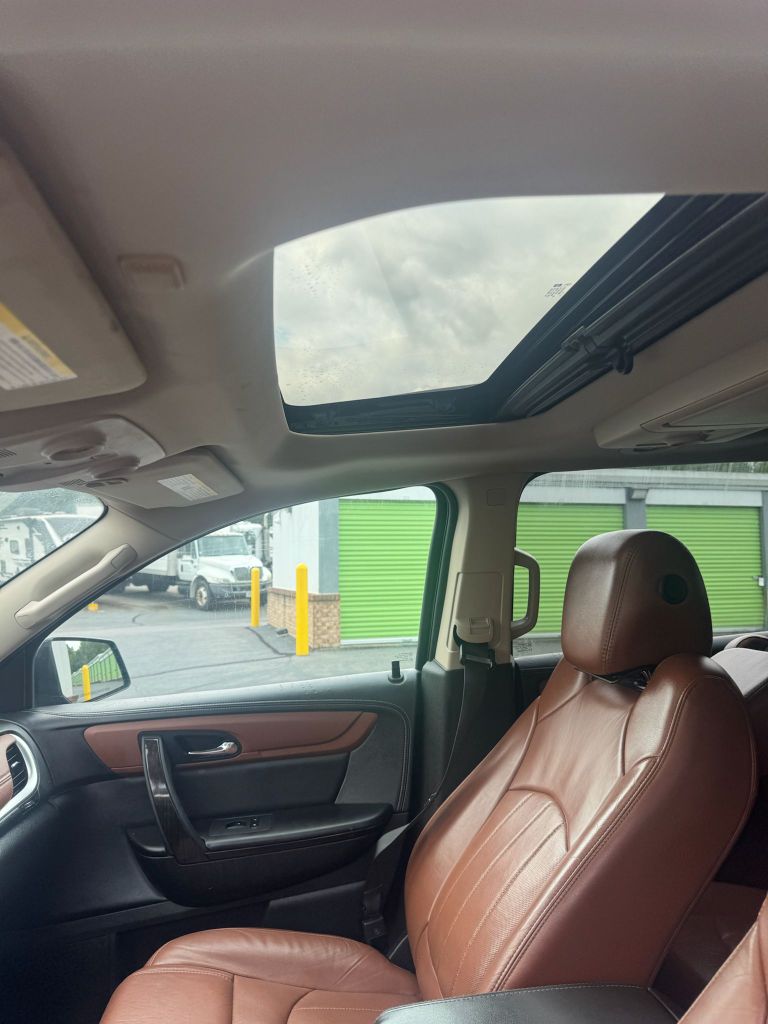 2016 Chevrolet Traverse - $11,995