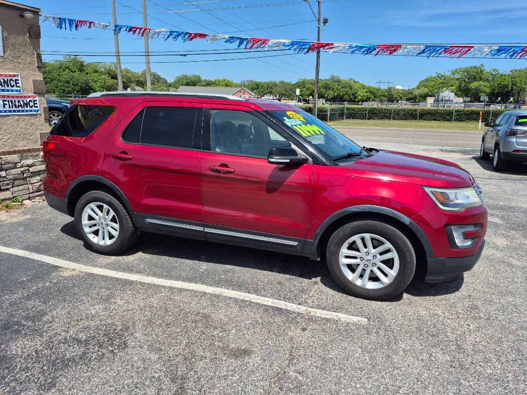 2017 Ford Explorer - $11,999