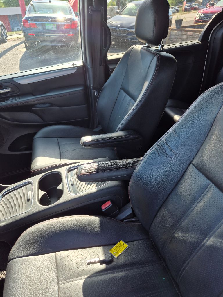 2017 Dodge Grand Caravan - $6,999