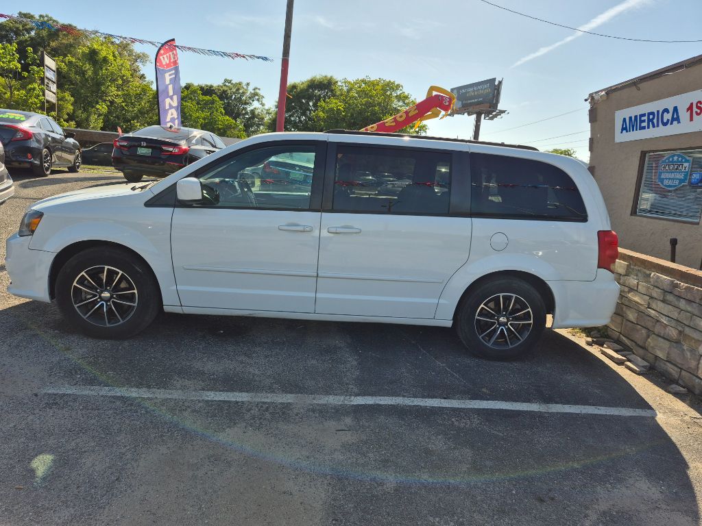 2017 Dodge Grand Caravan - $6,999