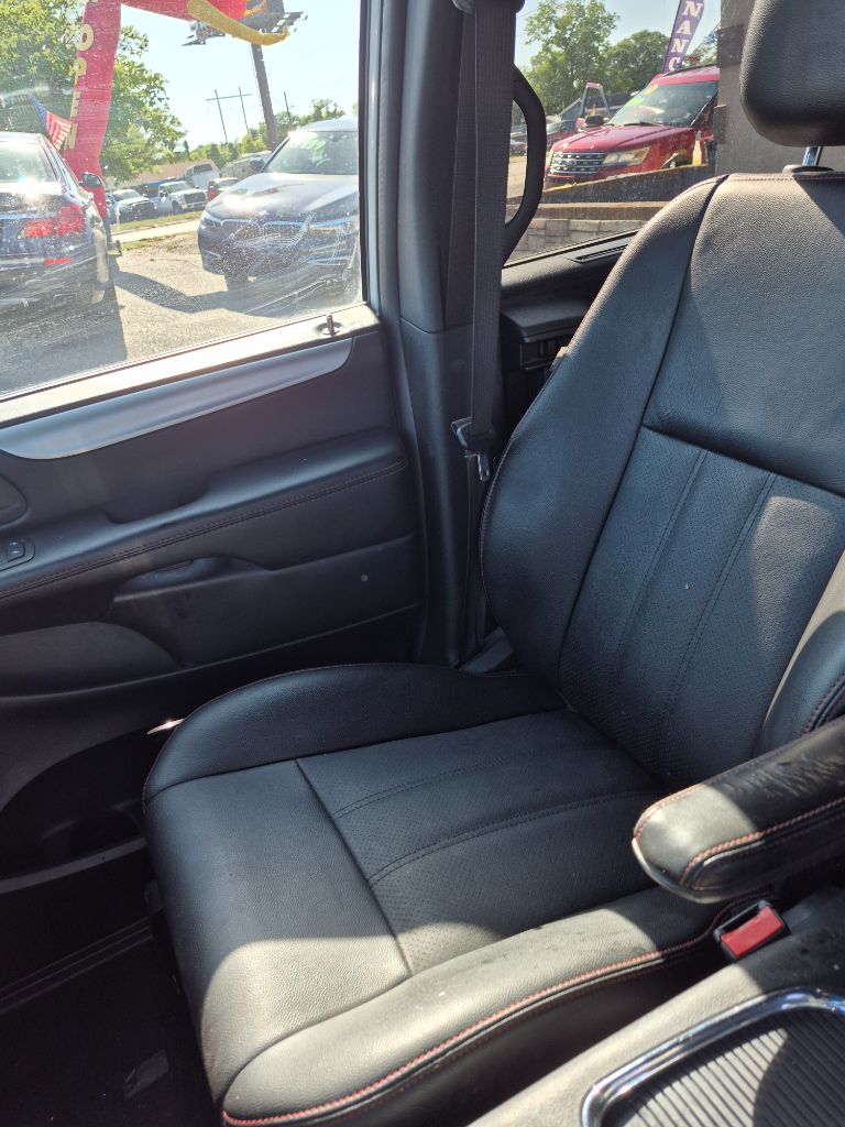 2017 Dodge Grand Caravan - $6,999