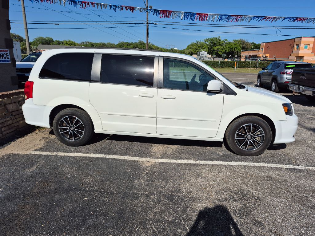 2017 Dodge Grand Caravan - $6,999