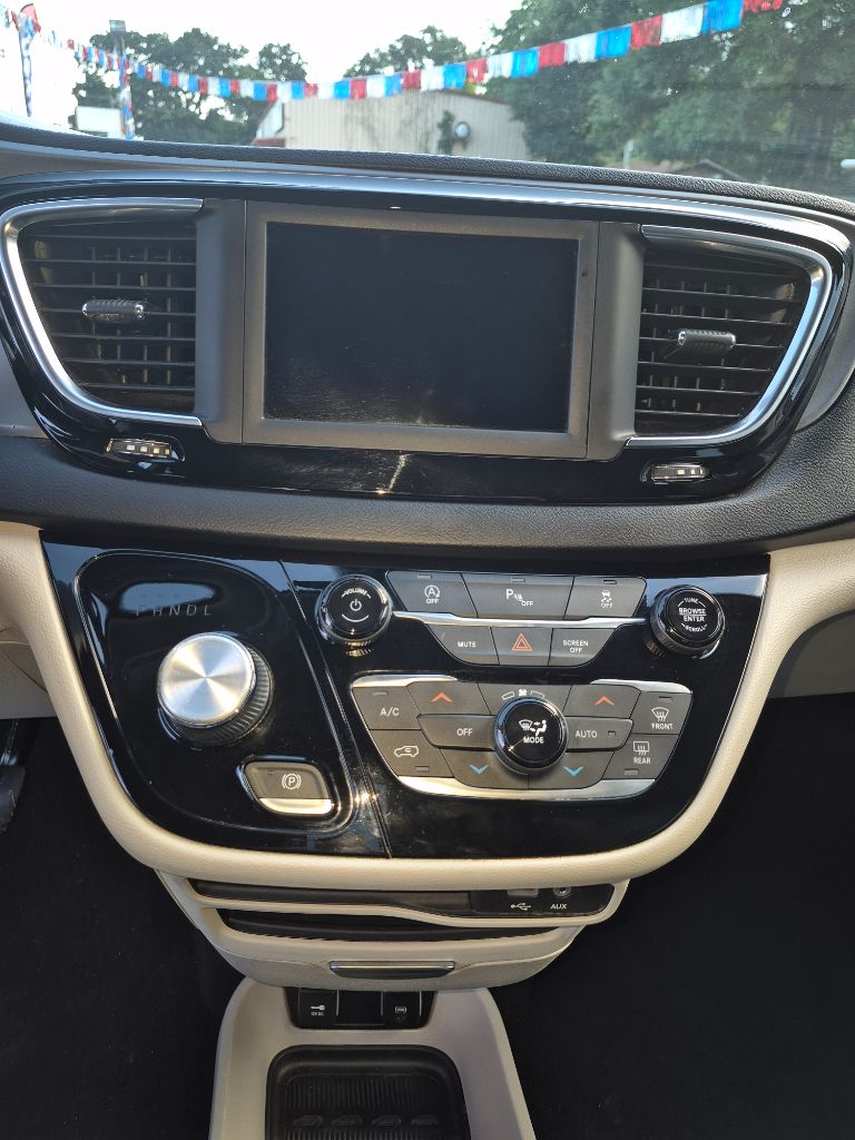 2020 Chrysler Pacifica - $9,999