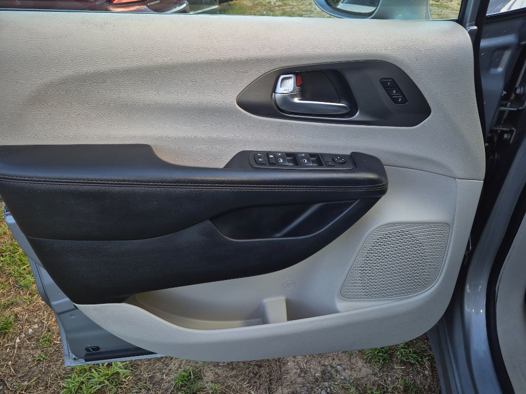 2020 Chrysler Pacifica - $9,999
