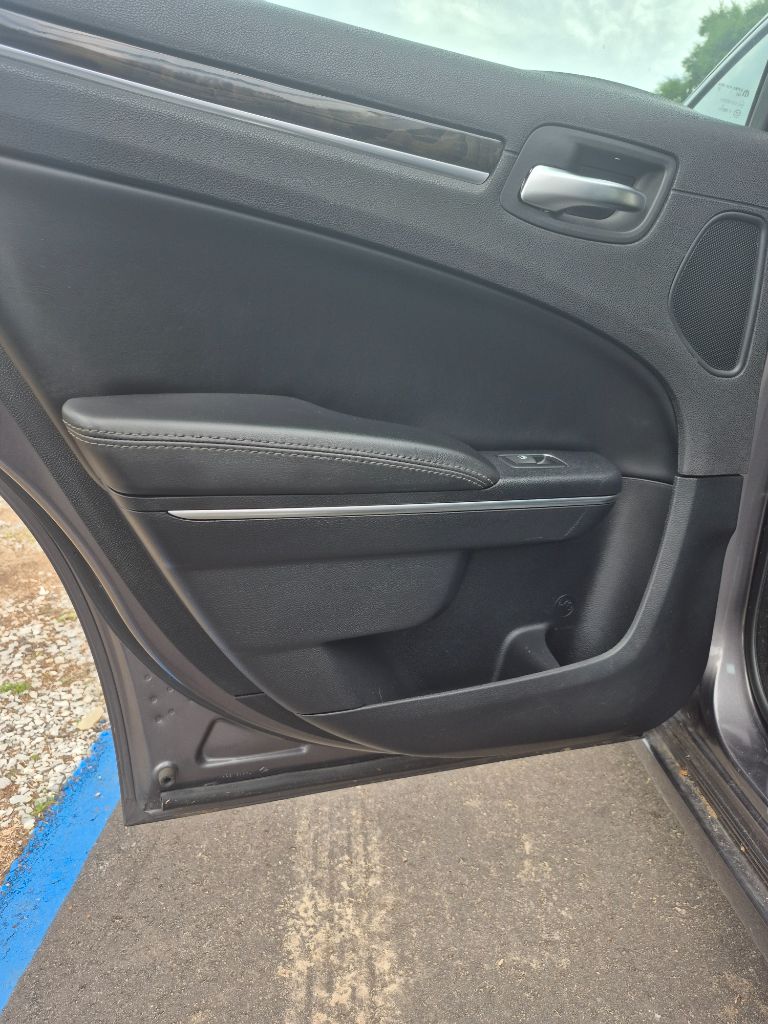 2017 Chrysler 300 - $11,999