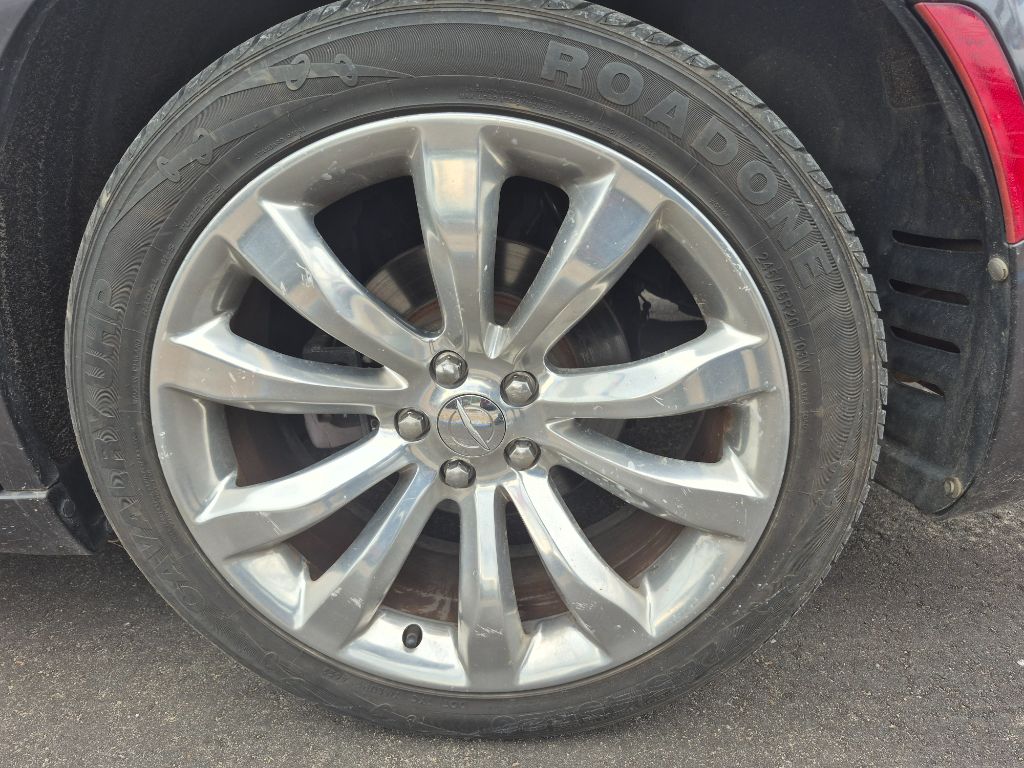 2017 Chrysler 300 - $11,999