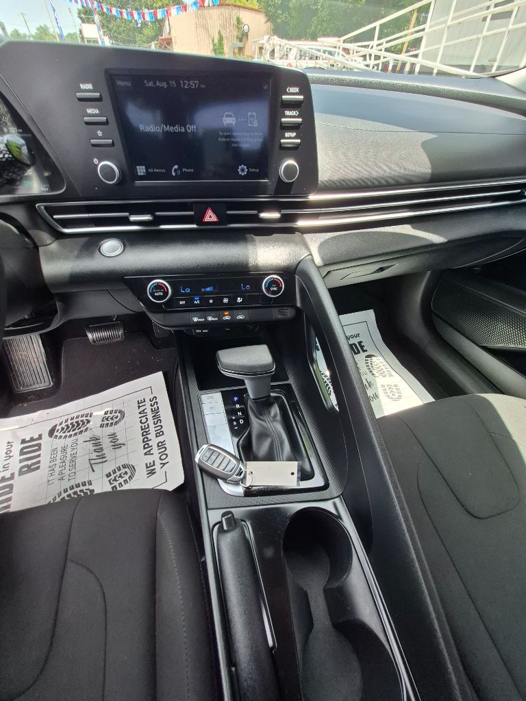 2023 Hyundai Elantra - $17,499