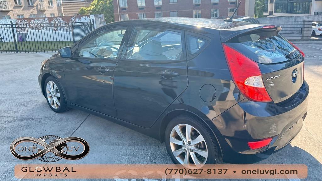 2013 Hyundai Accent SE photo