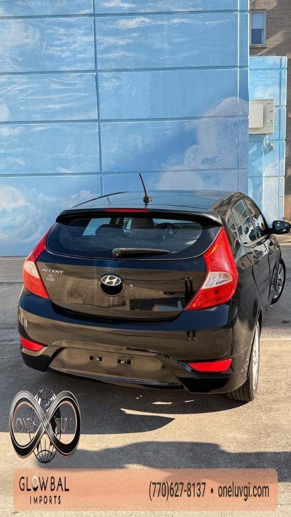 2013 Hyundai Accent SE photo