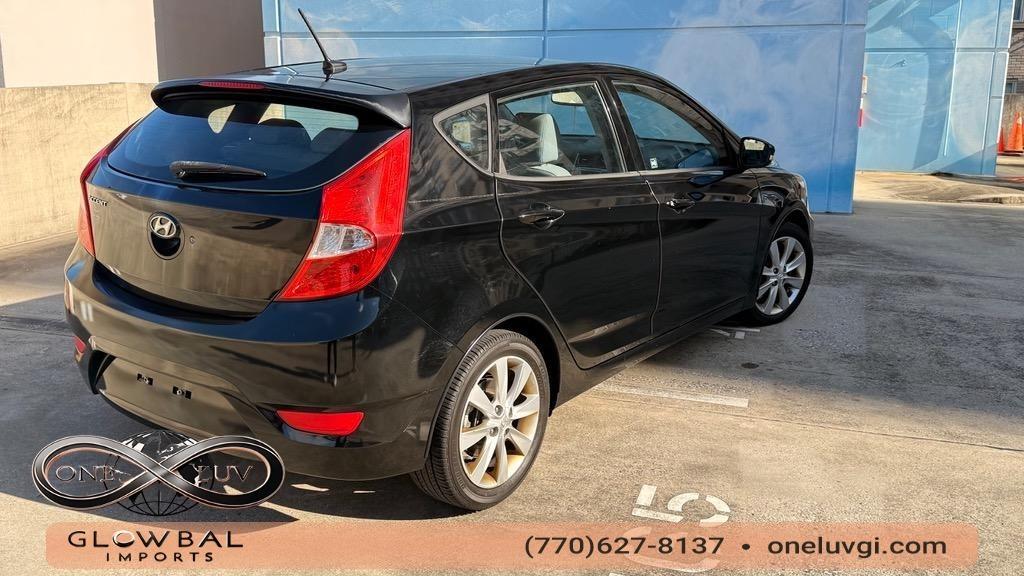 2013 Hyundai Accent SE photo