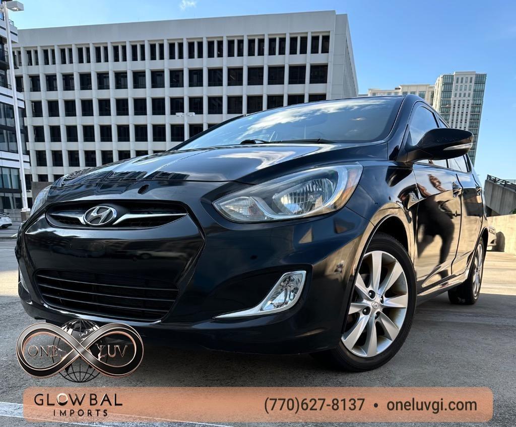 2013 Hyundai Accent SE photo