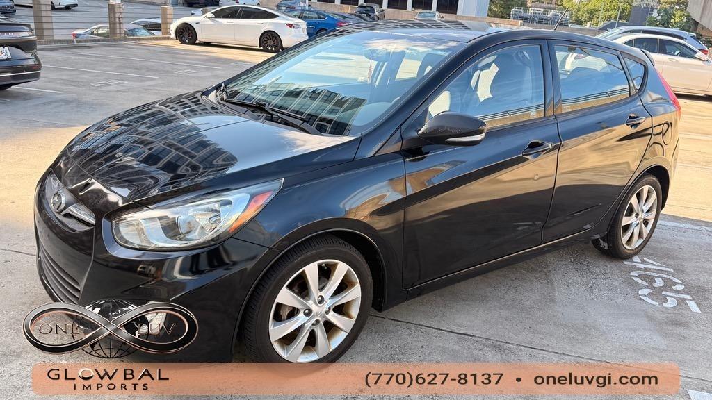 2013 Hyundai Accent SE photo
