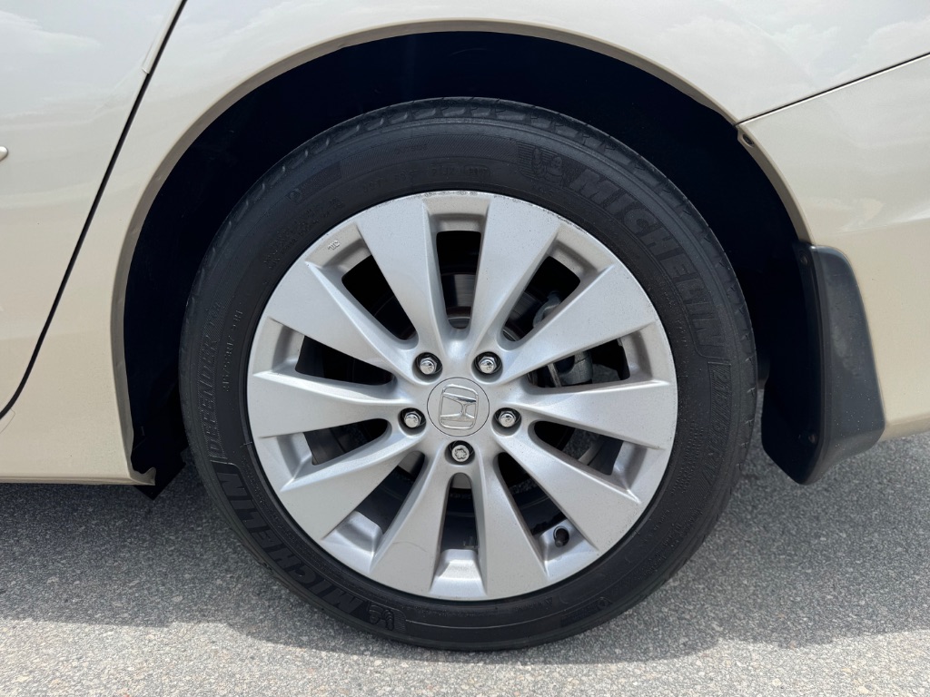 2013 Honda Accord - $13,999