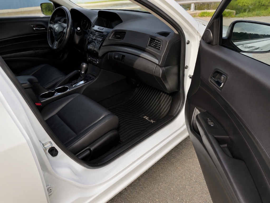 2013 Acura ILX - $10,999