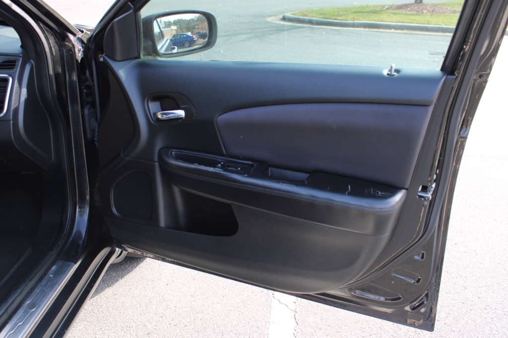 2013 Chrysler 200 - $5,000