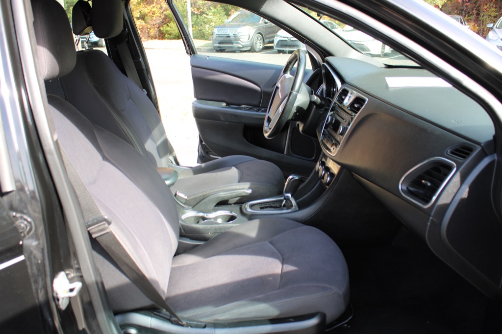 2013 Chrysler 200 - $5,000