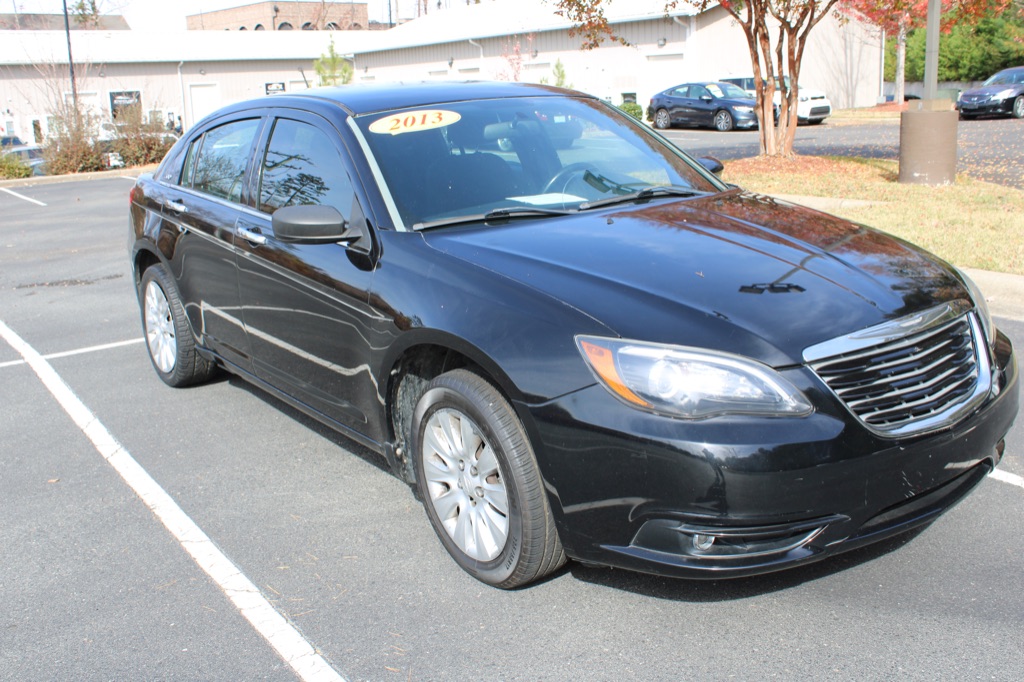 2013 Chrysler 200 - $5,000
