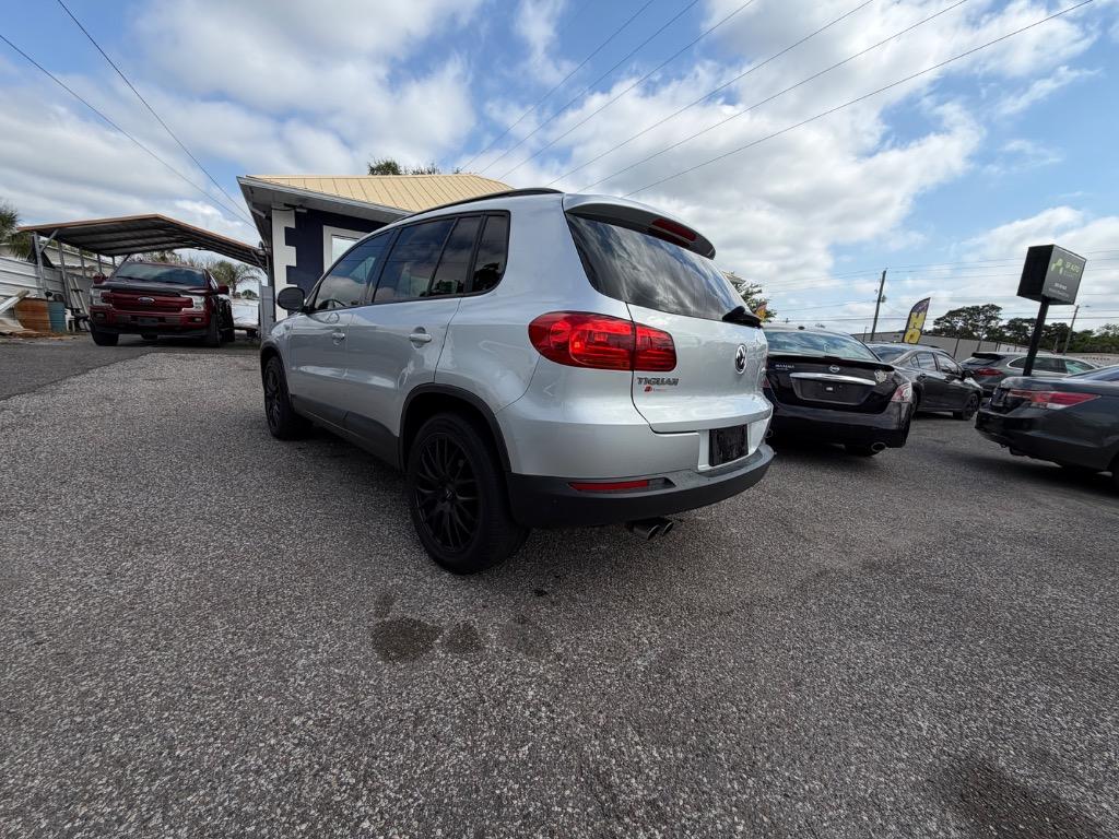 2017 Volkswagen Tiguan - $10,900