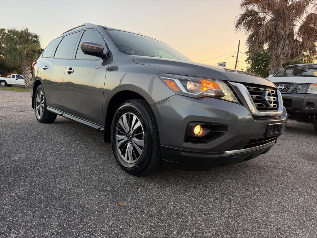 2017 Nissan Pathfinder - $12,900