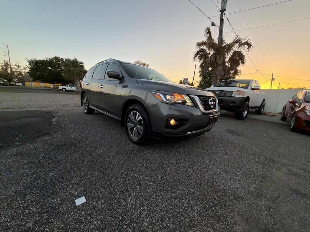 2017 Nissan Pathfinder - $12,900
