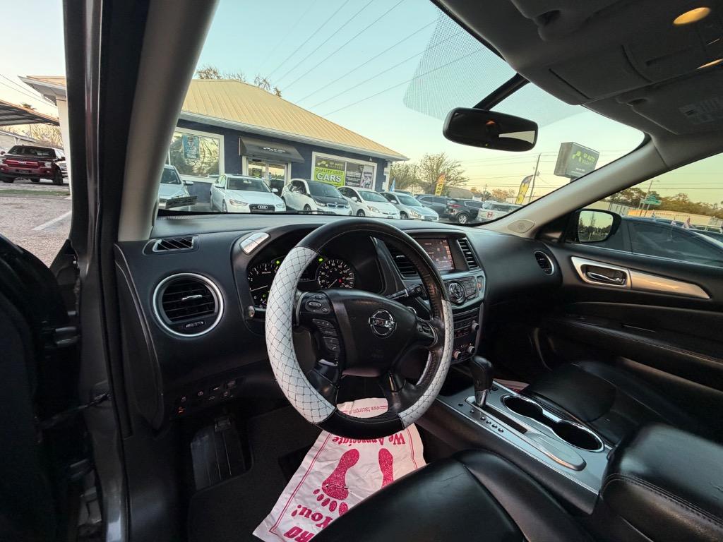 2017 Nissan Pathfinder - $12,900