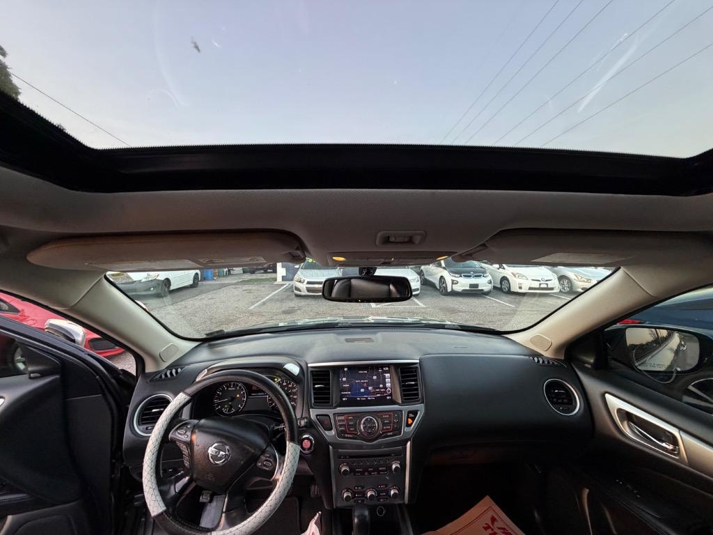 2017 Nissan Pathfinder - $12,900