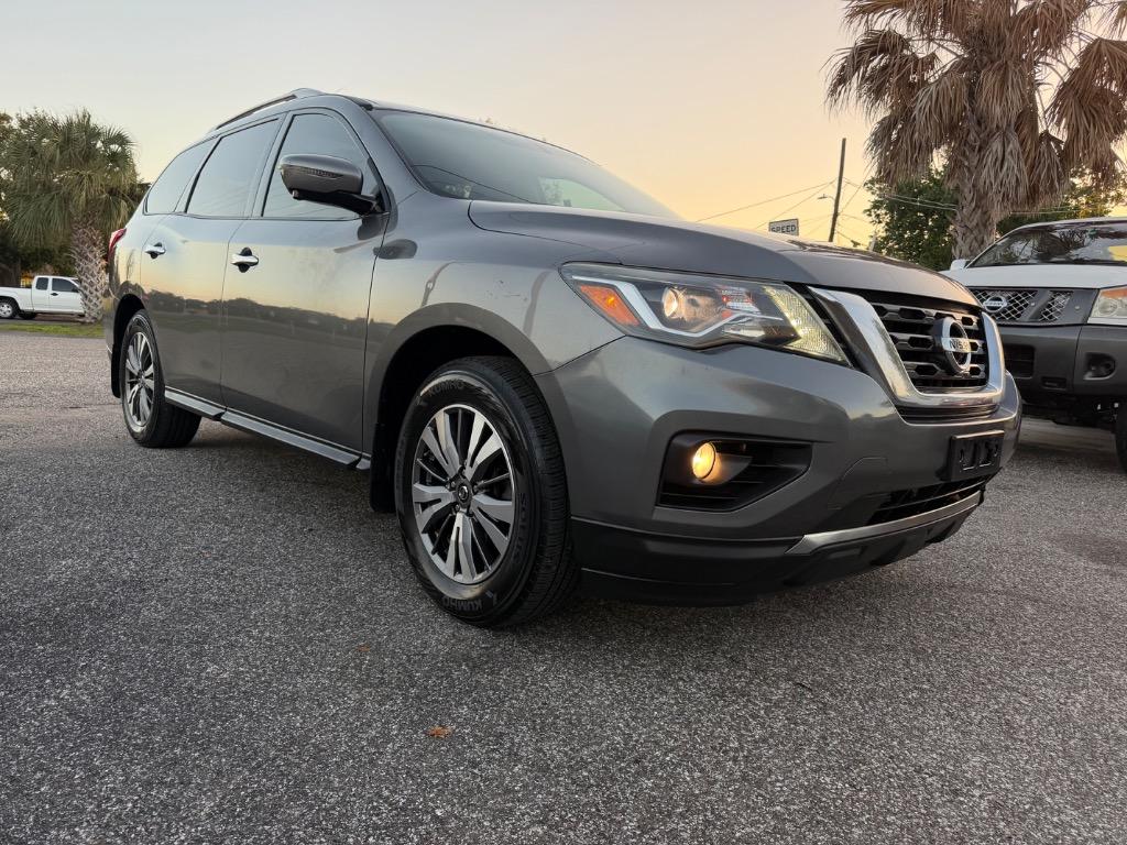 2017 Nissan Pathfinder - $12,900
