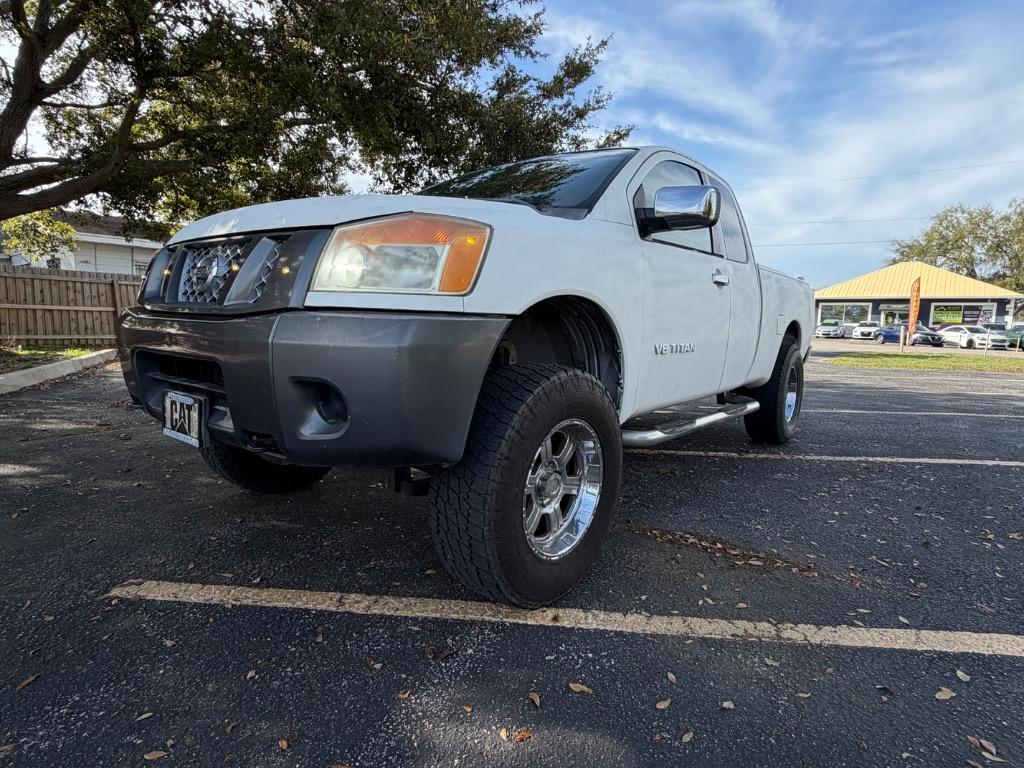 White 2008 Nissan Titan LE King Cab Pickup Truck 4X2