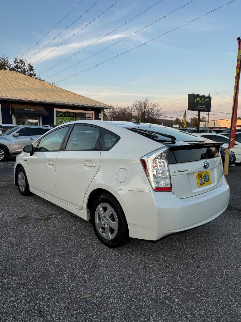 2011 Toyota Prius - $12,900