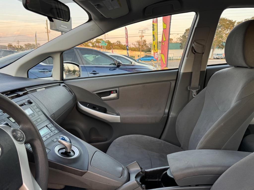 2011 Toyota Prius - $12,900