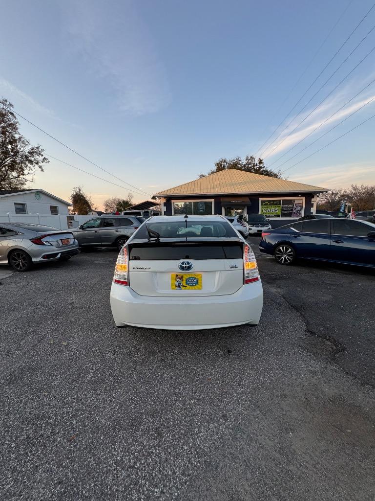 2011 Toyota Prius - $12,900